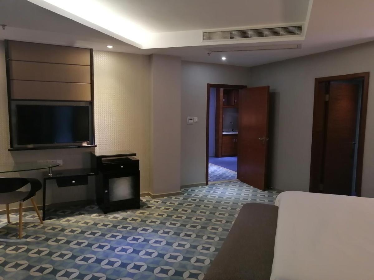 라마다 호텔 메이주 메이저우 외부 사진